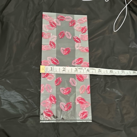 NWT, LIP MOTIF CELLOPHANE BAGS & ROLL - Picture 7 of 11